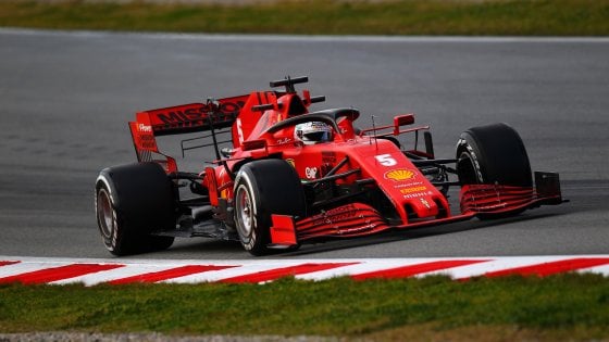 F1, Vettel il più veloce nei test a Barcellona. Si ferma la Mercedes di ...