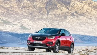 Opel Grandland X Hybrid4
