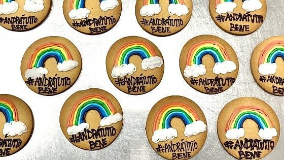I biscotti arcobaleno per dire che andrà tutto bene: ecco la ricetta