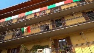 <a href="https://video.repubblica.it/dossier/25-aprile-2020/25aprile2020-gad-lerner-iniziamo-la-festa-con-bella-ciao-dai-balconi-il-flash-mob-a-milano/358954/359509" fck_savedurl="">Gad Lerner: "Iniziamo la Festa con 'Bella ciao' da Milano"<br /></a>