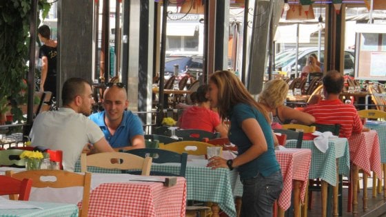 Il ministro Franceschini: "Per 6 mesi niente tasse per i tavoli sul suolo pubblico"