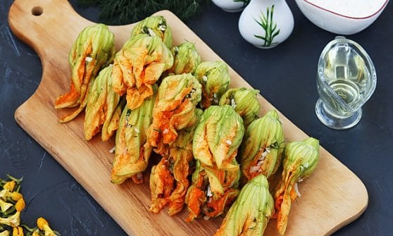 Fiori di zucca ripieni