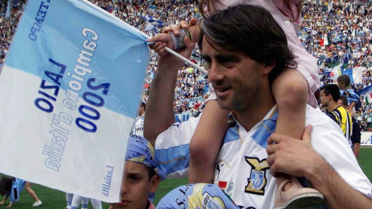 Guerin Sportivo N°20-2000 - Lazio Scudetto Champions D'Italie + Poster Sienne - État Correct