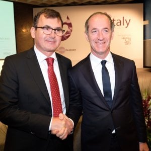 Da sinistra, Maurizio Danese, presidente Veronafiere e vicepresidente Aefi, insieme a Luca Zaia, presidente regione Veneto