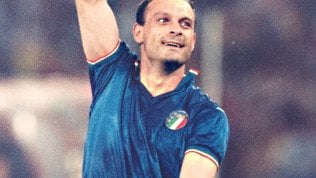 <a href="https://rep.repubblica.it/pwa/rubrica/2020/06/08/news/estate_italiana_9_giugno_schillaci-258728011/" fck_savedurl="">Lo sguardo impazzito di Tot&ograve; Schillaci, e l'Italia si innamor&ograve;</a> /<span style="color: rgb(153, 0, 0);">2</span>