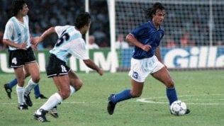 La grande fatica azzurra, Maradona e la mano galeotta /<span style="color: rgb(153, 0, 0);">7</span>