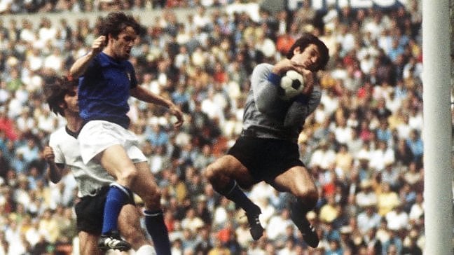 Riva, Albertosi e gli altri. La Nazionale made in Cagliari <em class="author">di COSIMO CITO</em><br /><br /><a href="https://puntoitalia.online/dossier/sport/la-partita-della-vita/2019/09/10/news/_i_mondiali_del_70_mio_padre_e_quel_pallone_calciato_di_piatto_in_salotto_guardando_rivera_-235659906/"><span class="Articolo">Mio padre e quel pallone calciato di piatto in salotto guardando Rivera <em class="author">di GIULIO CARDONE</em></span></a>