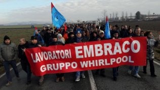 <a href="https://video.repubblica.it/edizione/torino/torino-i-lavoratori-ex-embraco-in-piazza-senza-lavoro-siamo-stati-dimenticati-da-tutti/361692/362248">Torino, i lavoratori ex Embraco in piazza: "Senza lavoro, siamo stati dimenticati da tutti"</a>