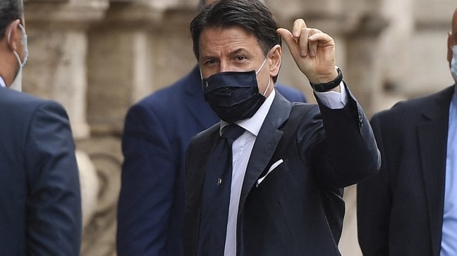 La promessa di Conte: la cassa integrazione arriverà in un mese 