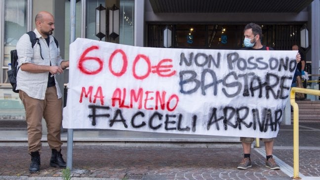 <a href="https://rep.repubblica.it/pwa/generale/2020/06/18/news/inps_indietro_con_le_domande_di_cassa_a_maggio_nuovo_record_per_il_sussidio-259602942/">Inps indietro con le domande di Cassa, a maggio nuovo record per il sussidio</a><br /><em class="author">di VALENTINA CONTE</em>