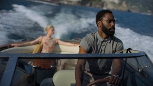 <a href="https://video.repubblica.it/spettacoli-e-cultura/tenet-azione-e-spionaggio-nel-nuovo-film-di-christopher-nolan-trailer/360939/361494?video">'Tenet', azione e spionaggio nel nuovo film di Christopher Nolan</a>