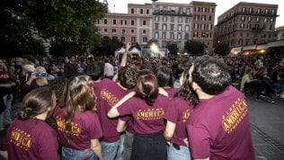 <a href="https://puntoitalia.online/spettacoli/cinema/2020/06/24/news/l_antitrust_le_arene_per_il_cinema_gratuito_sono_da_difendere_-260056033/">L'Antitrust: "Le arene per il cinema gratuito sono da difendere"</a>