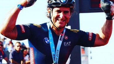 Con Zanardi per uno sport senza barriere: l'abbraccio della redazione di Repubblica