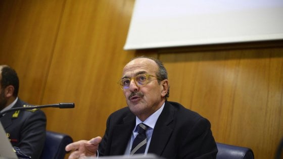 Nello Rossi &egrave; stato procuratore aggiunto a Roma e avvocato generale in Cassazione. Dirige la rivista Questione giustizia