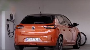 Opel Corsa-e la ricarica domestica è servita