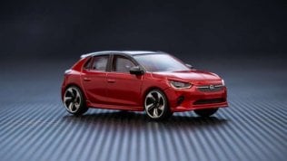 Opel Corsa-e, dalla strada allo scaffale