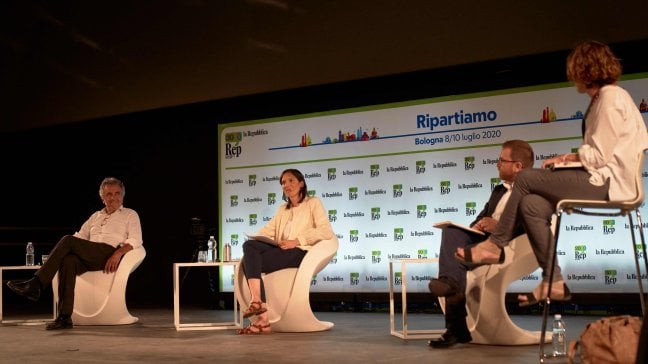 Barca, Provenzano e Schlein: "Perch&eacute; nessuno resti indietro &egrave; il tempo delle scelte" <a href="https://video.repubblica.it/dossier/la-repubblica-delle-idee-2020/rep-idee-2020-barca-provenzano-e-schlein-emergenza-covid-non-e-democratica-alcuni-pagano-di-piu/363709/364266" class="Articolo"><strong>video</strong></a>