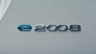 Peugeot e-2008, il suv elettrico compatto &egrave; servito