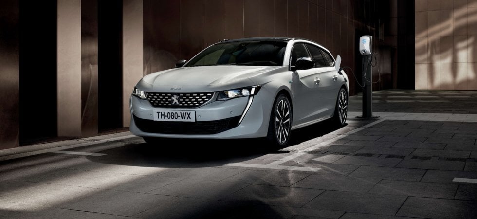 Peugeot 508 ricaricabile, il fascino dell'ibrida
