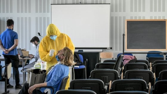 Screening al liceo artistico Augusto di Napoli