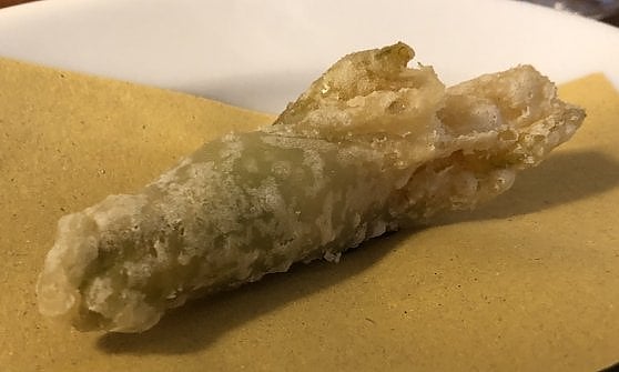 Fiore di zucca con mozzarella e alici, pastella di farina di riso