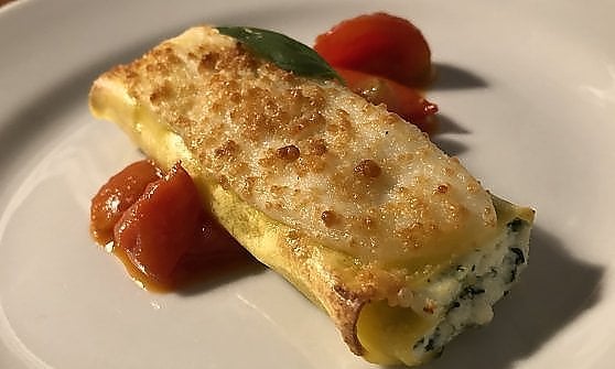 Cannellone ricotta, spinaci e besciamella all'acqua