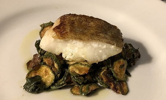 Baccal&agrave; grigliato con zucchine alla scapece