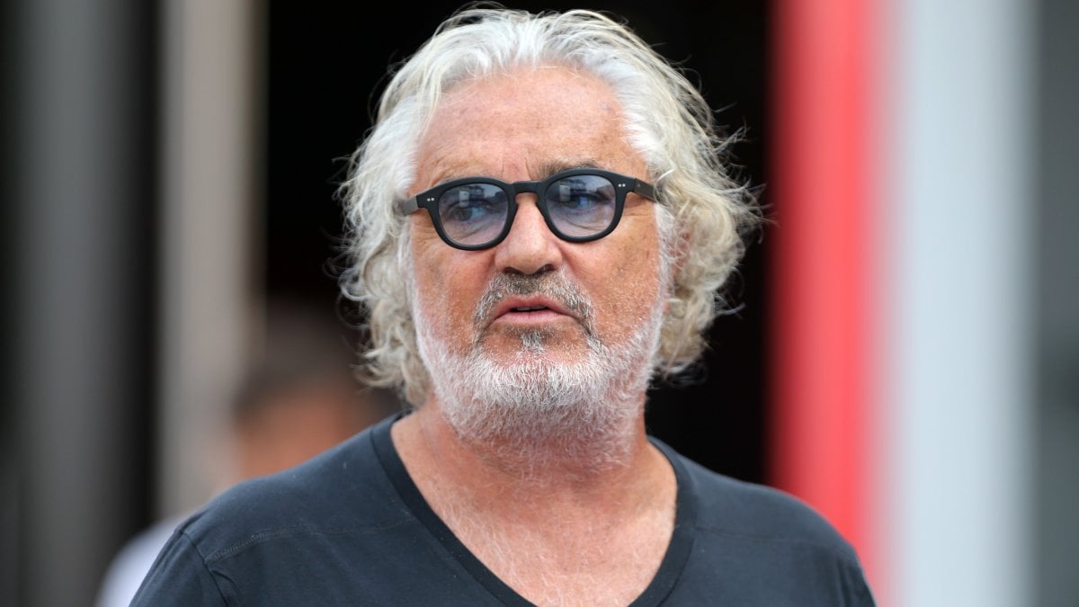 Coronavirus, Briatore dimesso e a casa Santanchè per la quarantena: \
