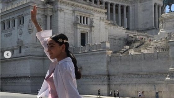 La modella di Gucci Armine Harutyunyan fa ancora discutere: in un fake il  saluto romano - la Repubblica