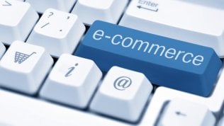 Istat, consumi tornano a scendere: vola solo commercio on-line