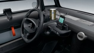 Magica Citro&euml;n Ami, piccola ed elettrica, tutta<br /> sua la citt&agrave;...