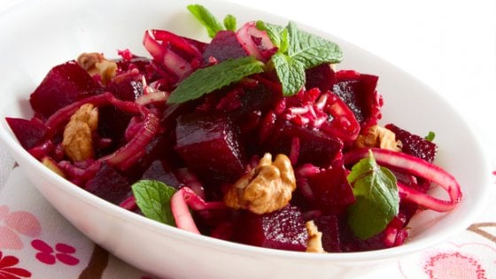 Insalata di barbabietole al forno con noci