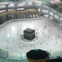 Coronavirus, i primi pellegrini tornano alla Mecca