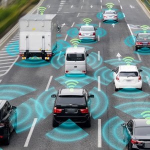 Le strade della guida autonoma, l’Italia pronta al via libera
