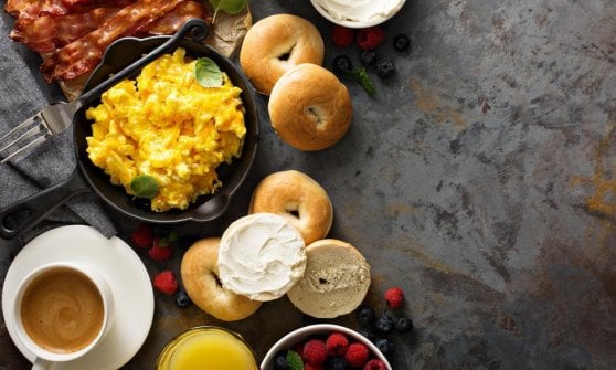 Uova strapazzate in una colazione salata&nbsp;