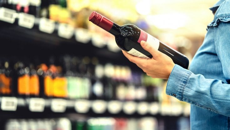 L'appello degli enologi: "Incomprensibile il divieto di vendere vino dopo le 18"