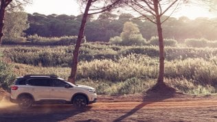 La fluidità della guida elettrica sul SUV Citroën C5 Aircross Hybrid Plug-in