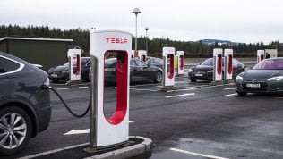 Colonnine pi&ugrave; potenti e rete intelligente: cos&igrave; la rete elettrica diventa centrale