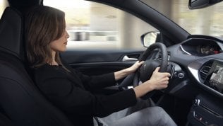   Driver Attention Alert, così la Peugeot 308 ti avvisa dei pericoli