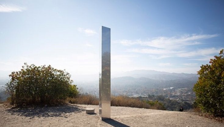 Continua il mistero del monolite: appare in California, ma scompare in ...