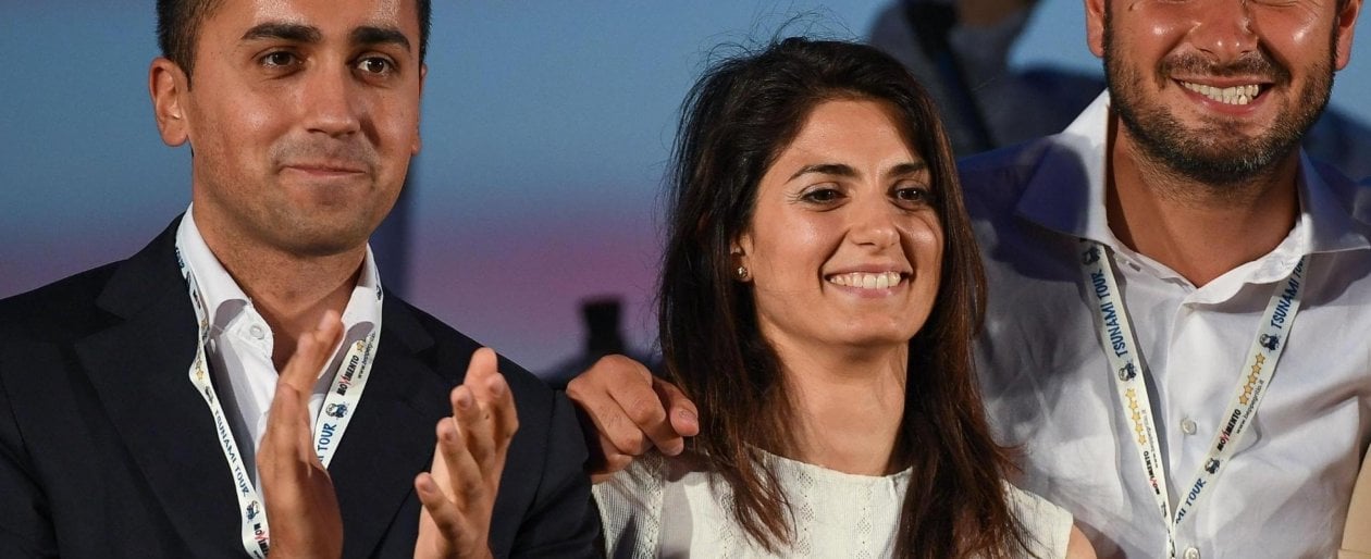 Assoluzione Raggi, le reazioni del M5S lacerato. Di Battista: "Colpita dal fuoco amico".