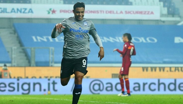 Luis Muriel esulta dopo il gol alla Roma