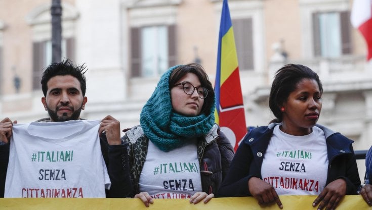 Cittadinanza, quando per un “nuovo italiano” il passaporto tricolore è una festa nella festa