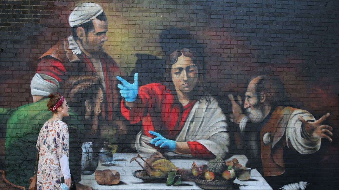 La cena in Emmaus di Caravaggio secondo Lionel Stanhope a Londra (Isabel Infantes/ Afp via Getty Images)