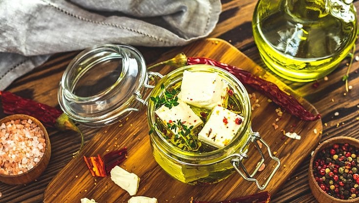 Toma sott’olio al pepe rosa 