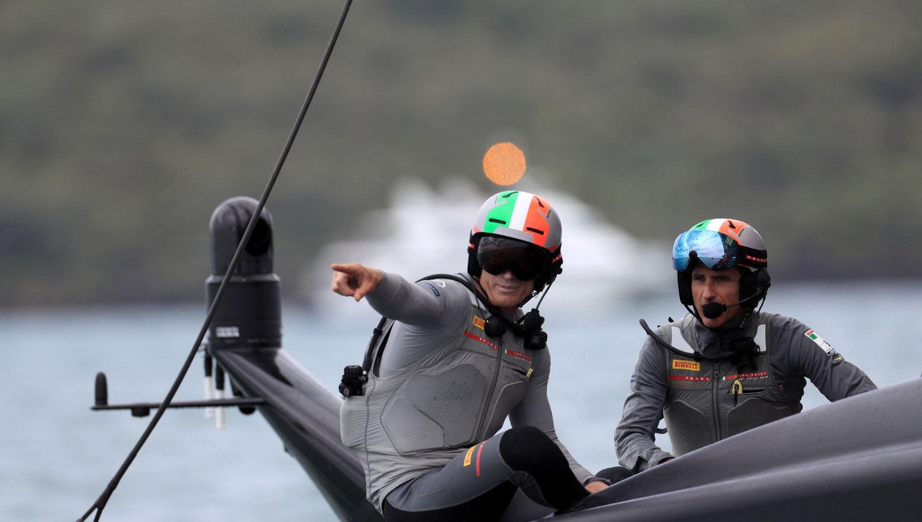 Prada Cup, Luna Rossa come Valentino Rossi e Marquez: per l'equipaggio gli  stessi caschi e giubbotti dei campioni delle moto - la Repubblica
