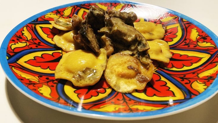 Tortelli con carciofi, noci e luganega