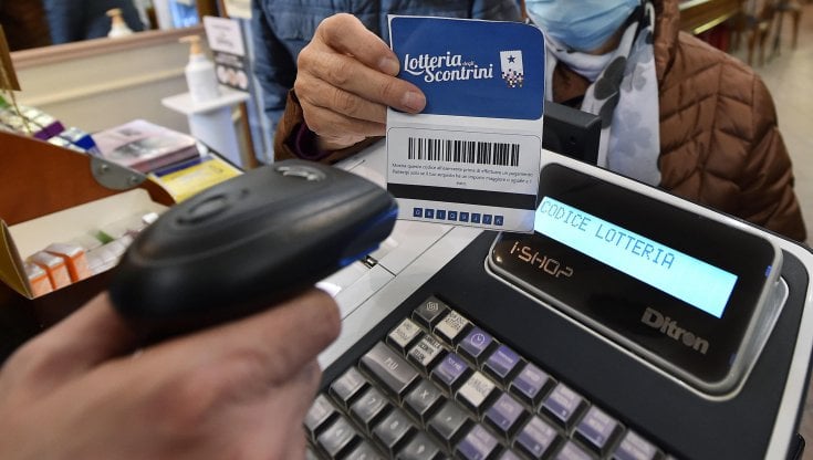 Lotteria degli scontrini, dal cinema alla benzina: tutte le spese escluse. E non serve conservare i tagliandi per incassare le vincite