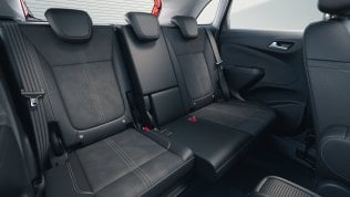 Comfort e sedili speciali: cos&igrave; la nuova Crossland stupisce