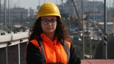 Sara che fa la camalla nel porto: "Cos&igrave; ho vinto i pregiudizi"